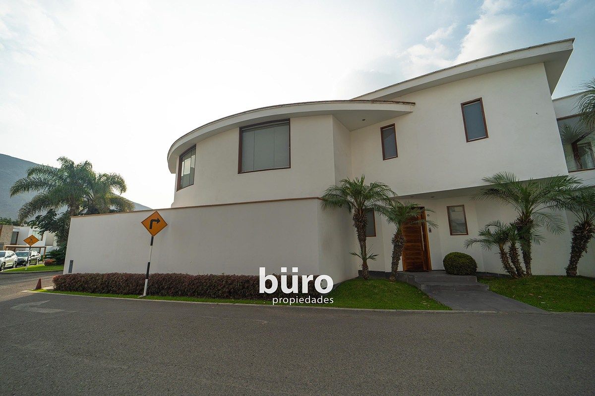 25 de 28: Fachada de la casa