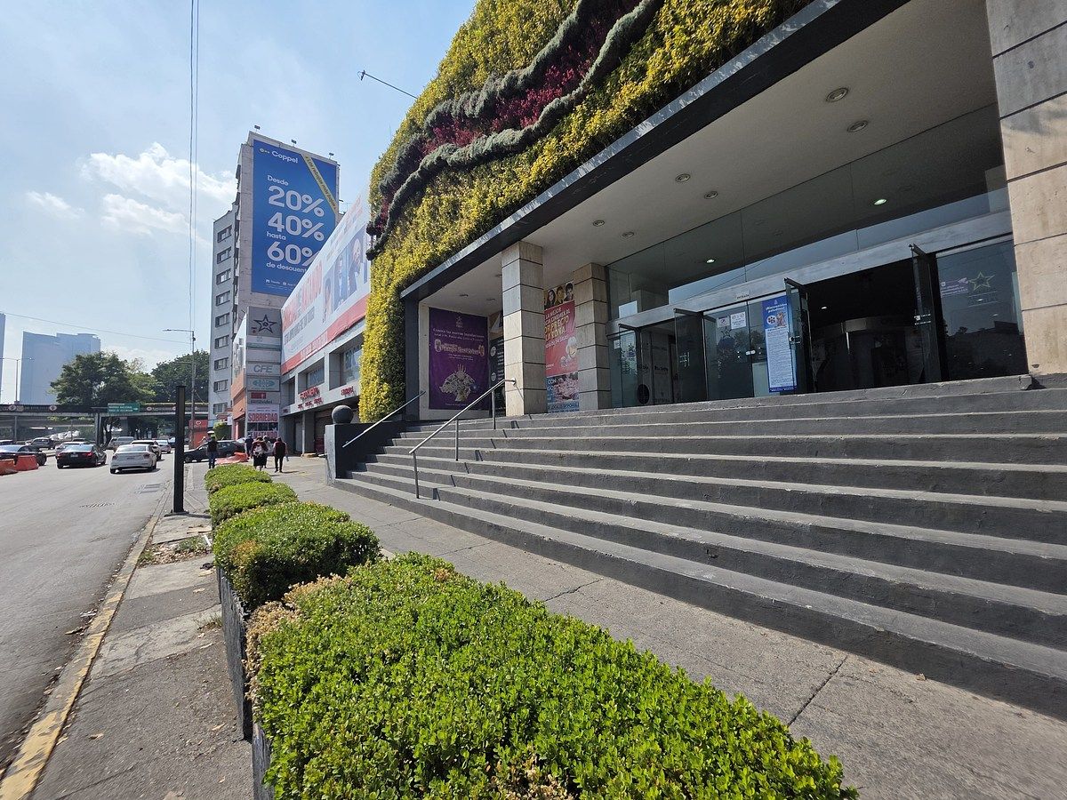 13 of 16: Ingreso a la plaza