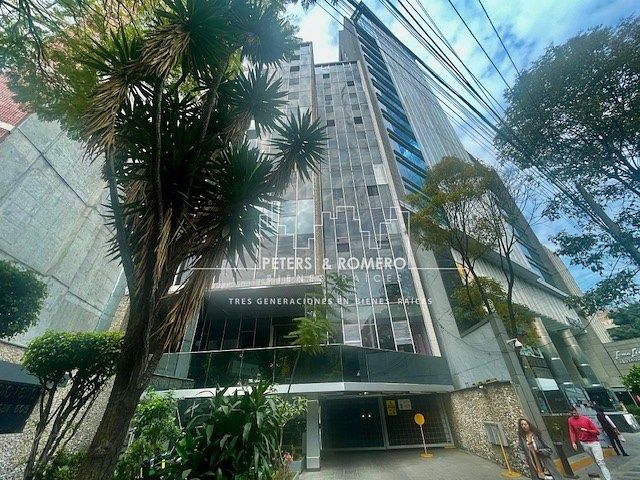 Oficina en venta con terraza privada en Nápoles