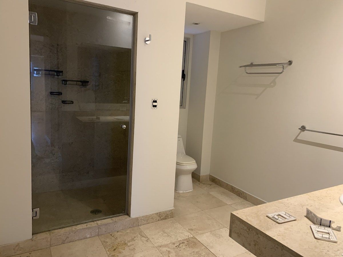 24 de 37: Baño or cap