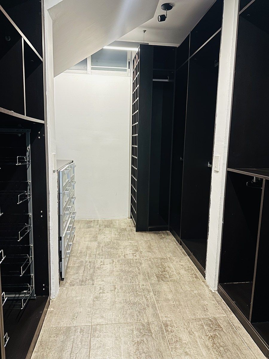 14 de 16: WALK IN CLOSET