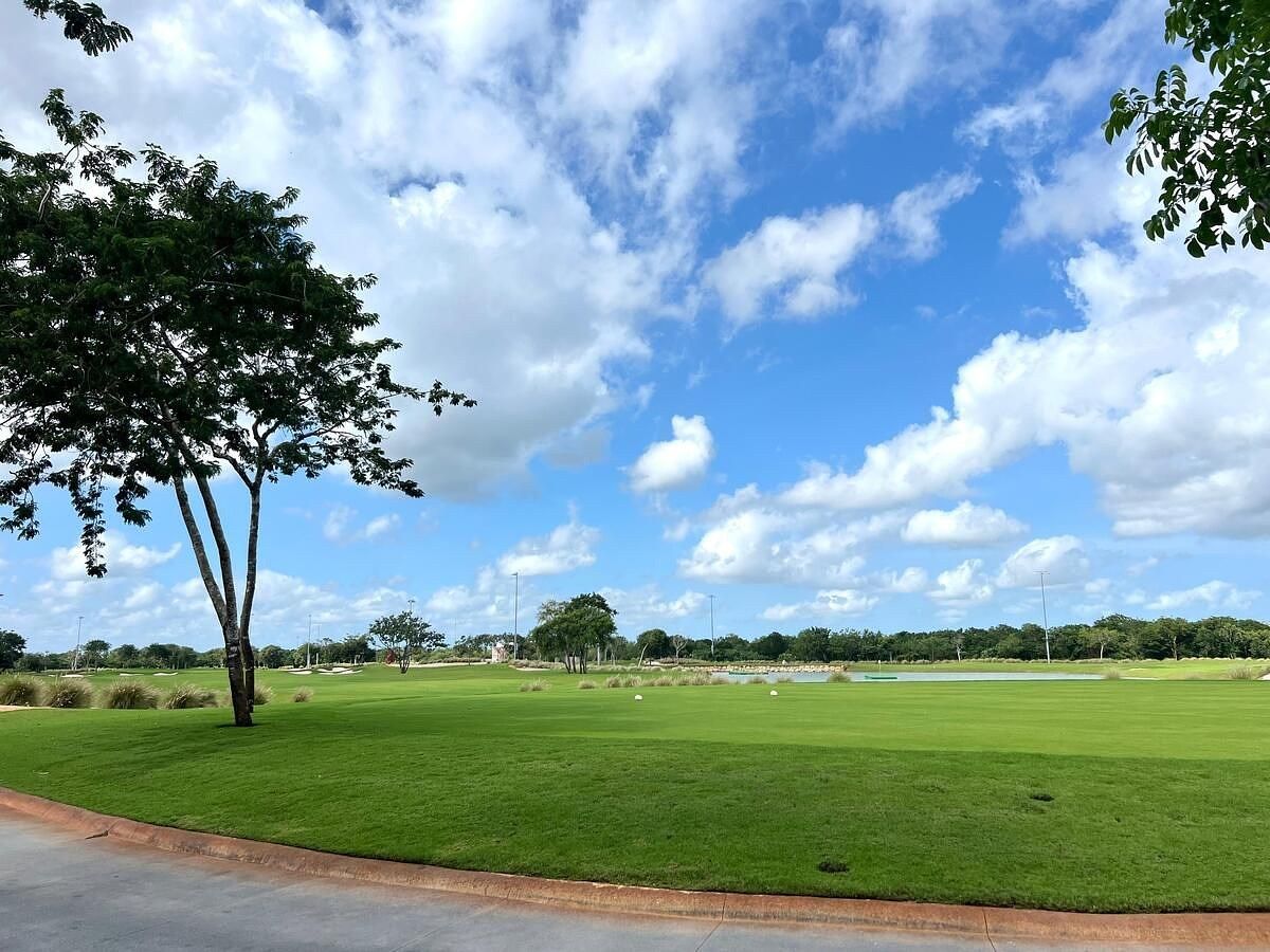 Lot in First Stage, in Golf Club Province, Mérida - foto 2