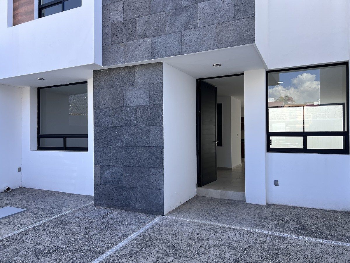 Casa Venta Milenio III Queretaro Céntrica 4 recámaras Estudio Jardín Vista Nueva - foto 3
