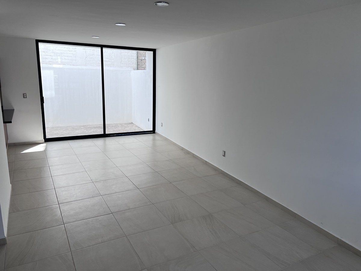 Casa Venta Milenio III Queretaro Céntrica 4 recámaras Estudio Jardín Vista Nueva - foto 4