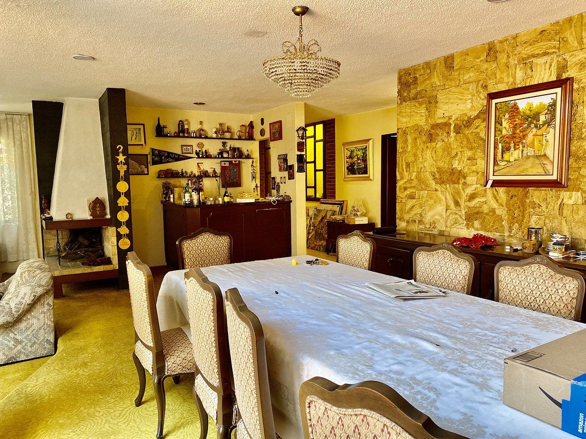 9 de 32: Comedor con área de bar