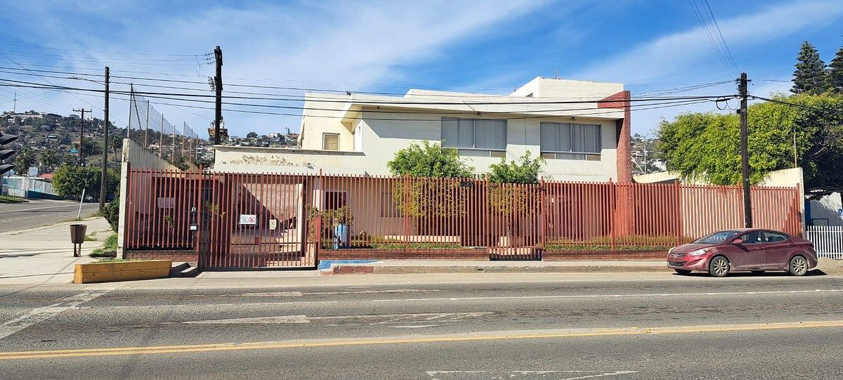 2 de 18: VISTA FRONTAL