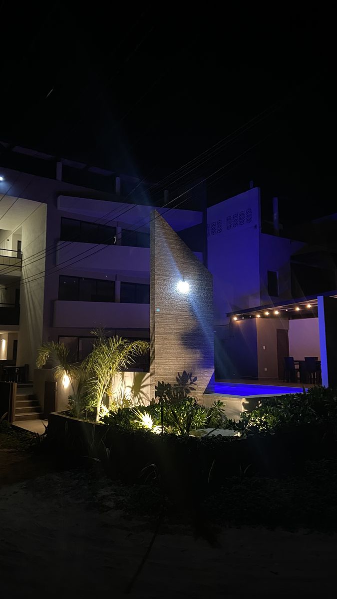 11 de 12: Fachada y Alberca