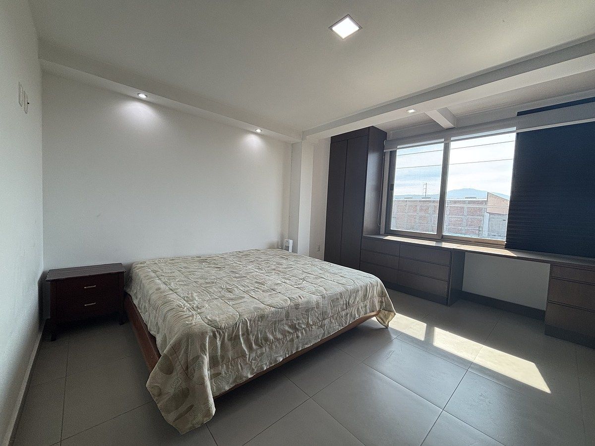 5 de 20: Recámara principal con vista a avenida. Luis Vega y Monroy