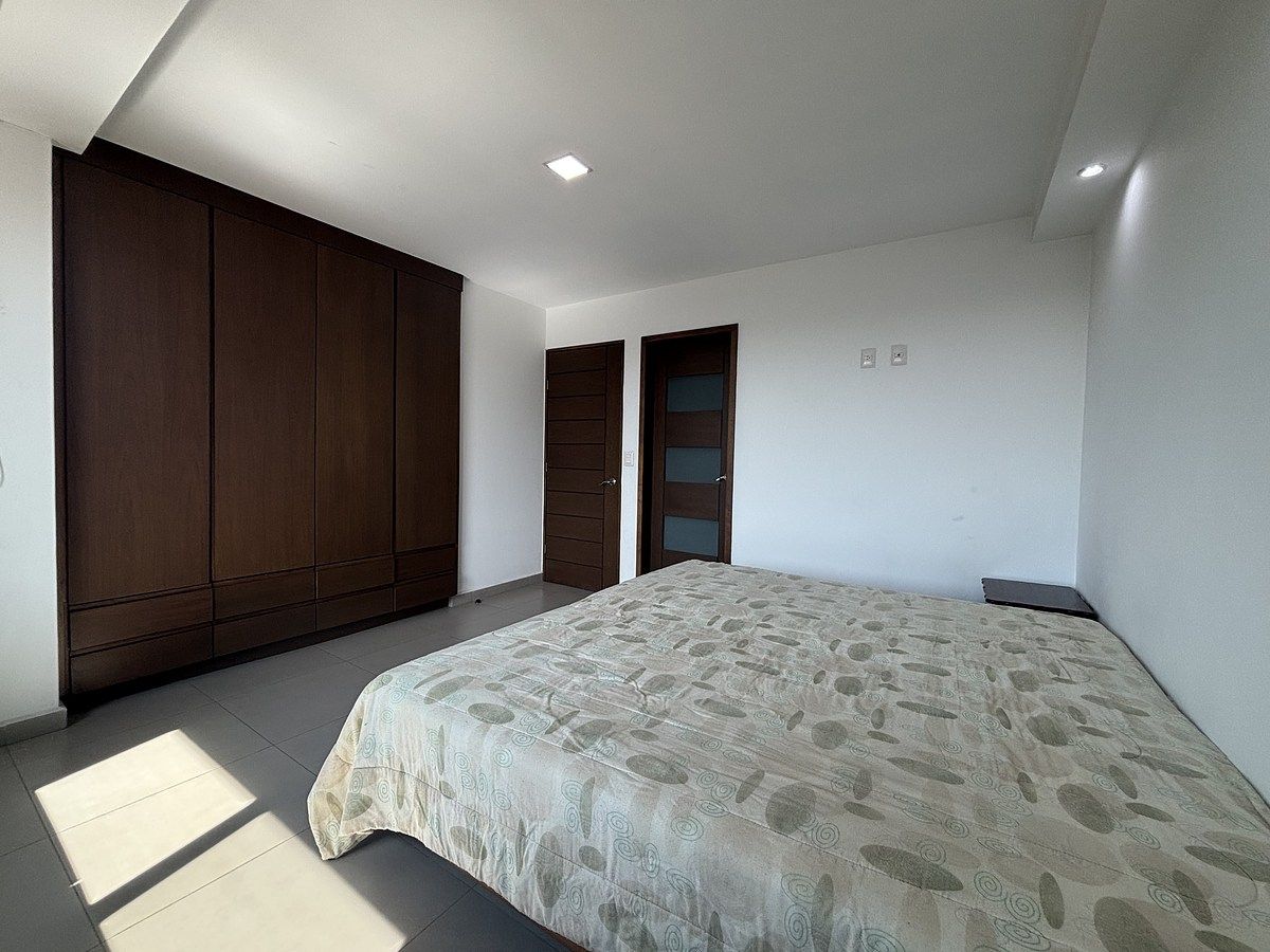 7 de 20: Recam Ppal. Con baño completo