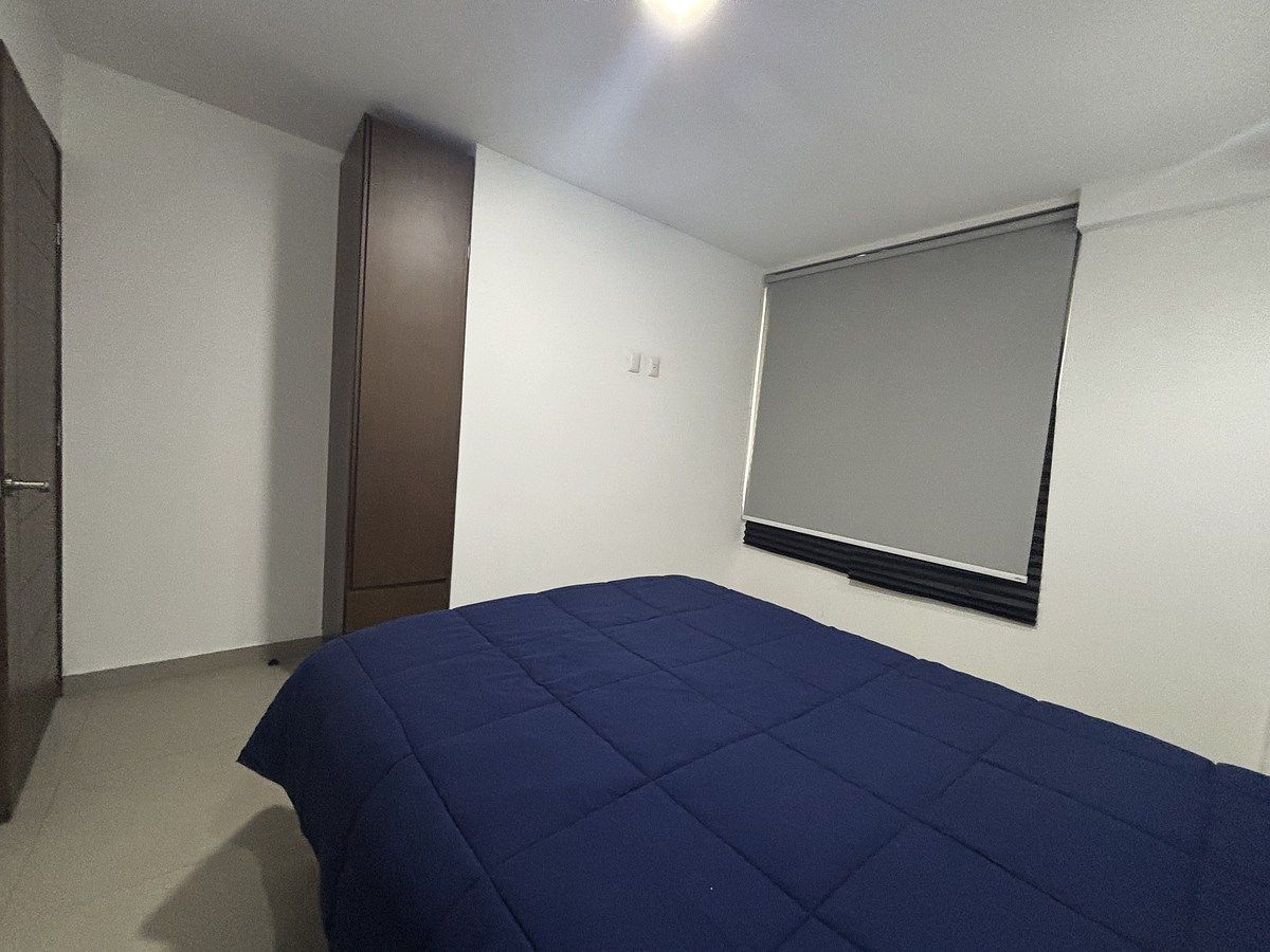 12 de 16: Recámara secundaria con clóset .