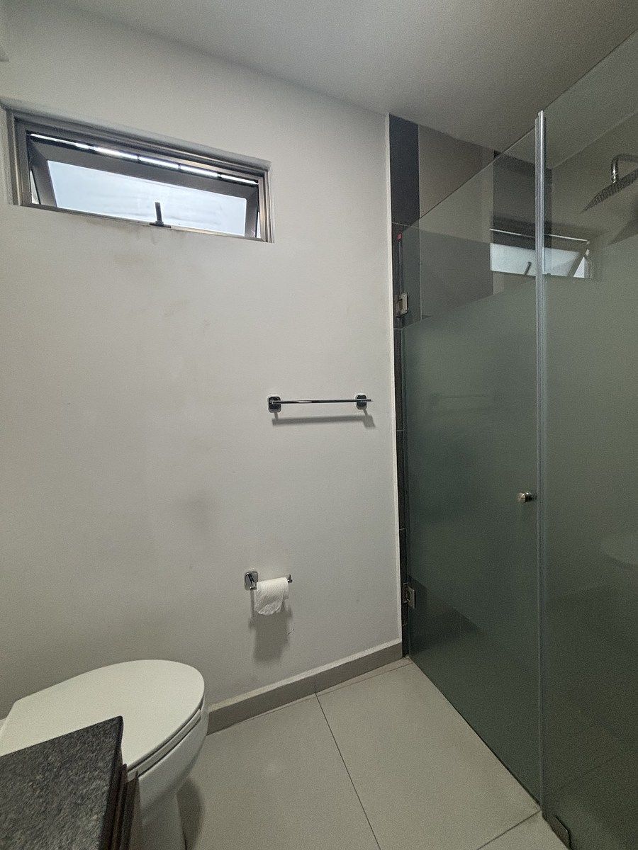15 de 20: Baño completo de visitas y  Recam . Secundaria