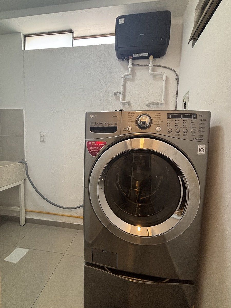16 de 20: Cuarto de lavado con lava secadora .