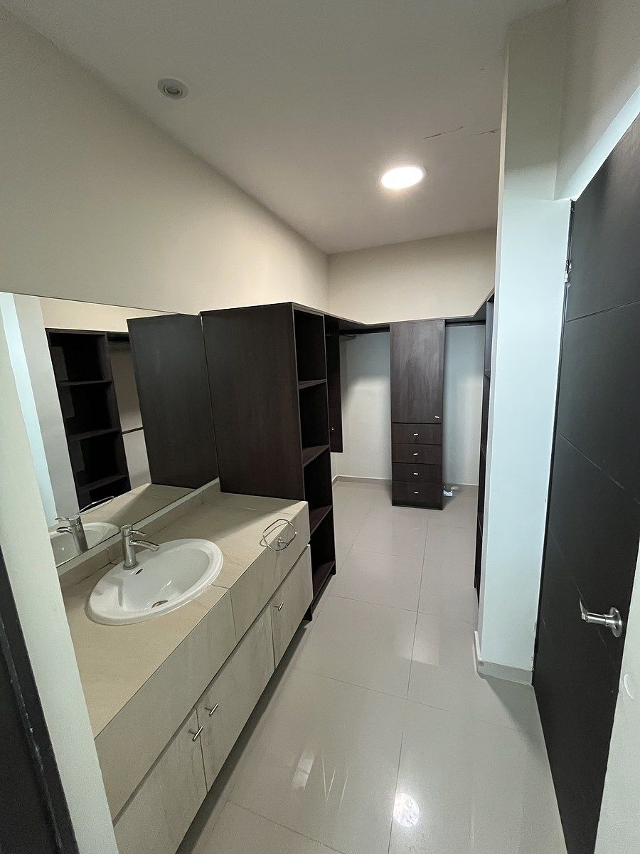 5 de 21: Walking closet recamara principal