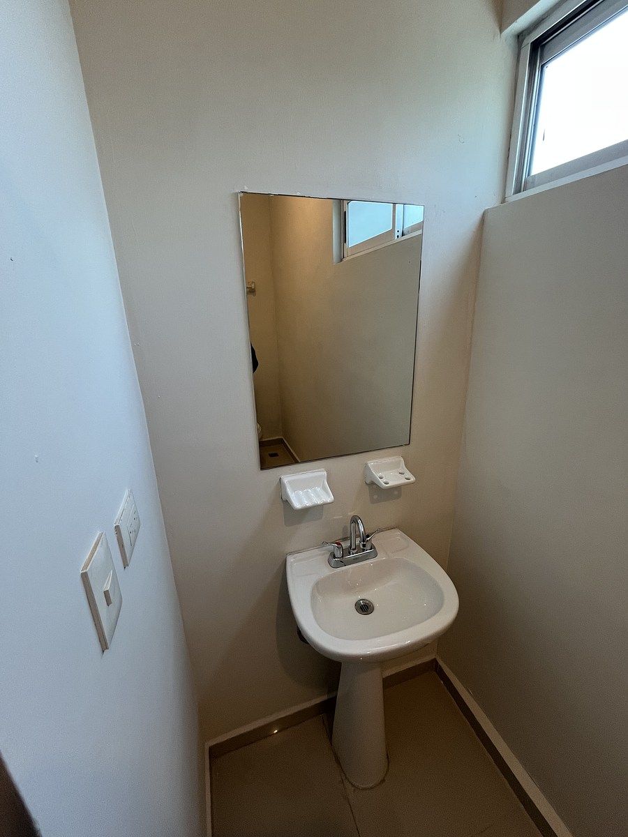 18 de 21: lavabo de baño sencillo