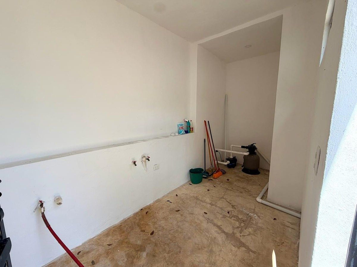 19 of 32: CUARTO DE LAVADO / MÁQUINAS