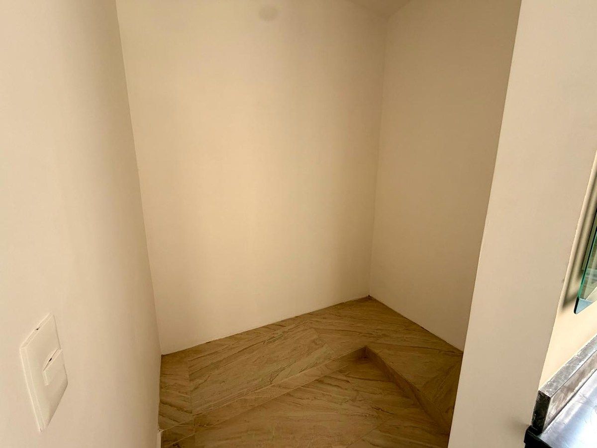 23 of 32: CLOSET RECÁMARA SECUNDARIA