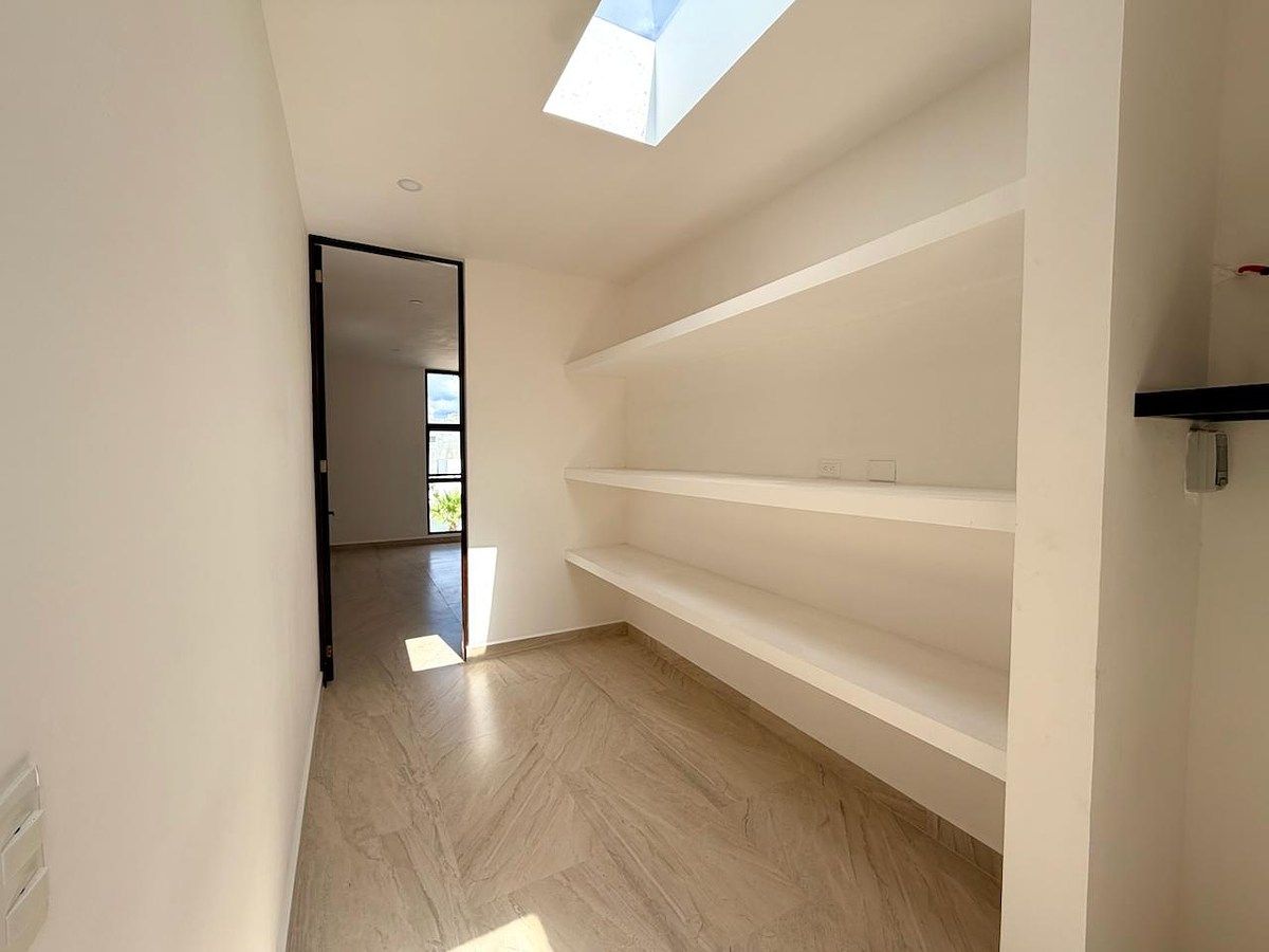 25 of 32: CLOSET DE BLANCOS