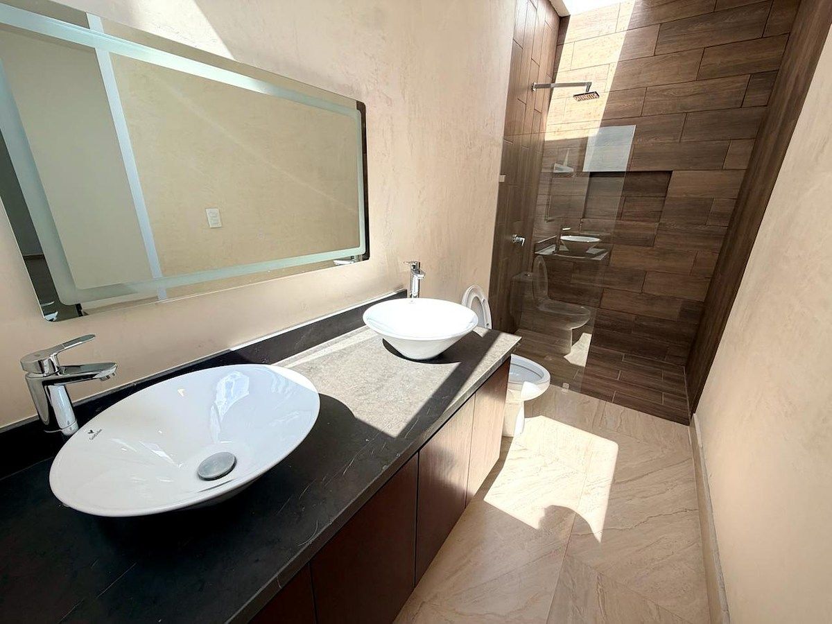 29 of 32: BAÑO RECÁMARA PRINCIPAL