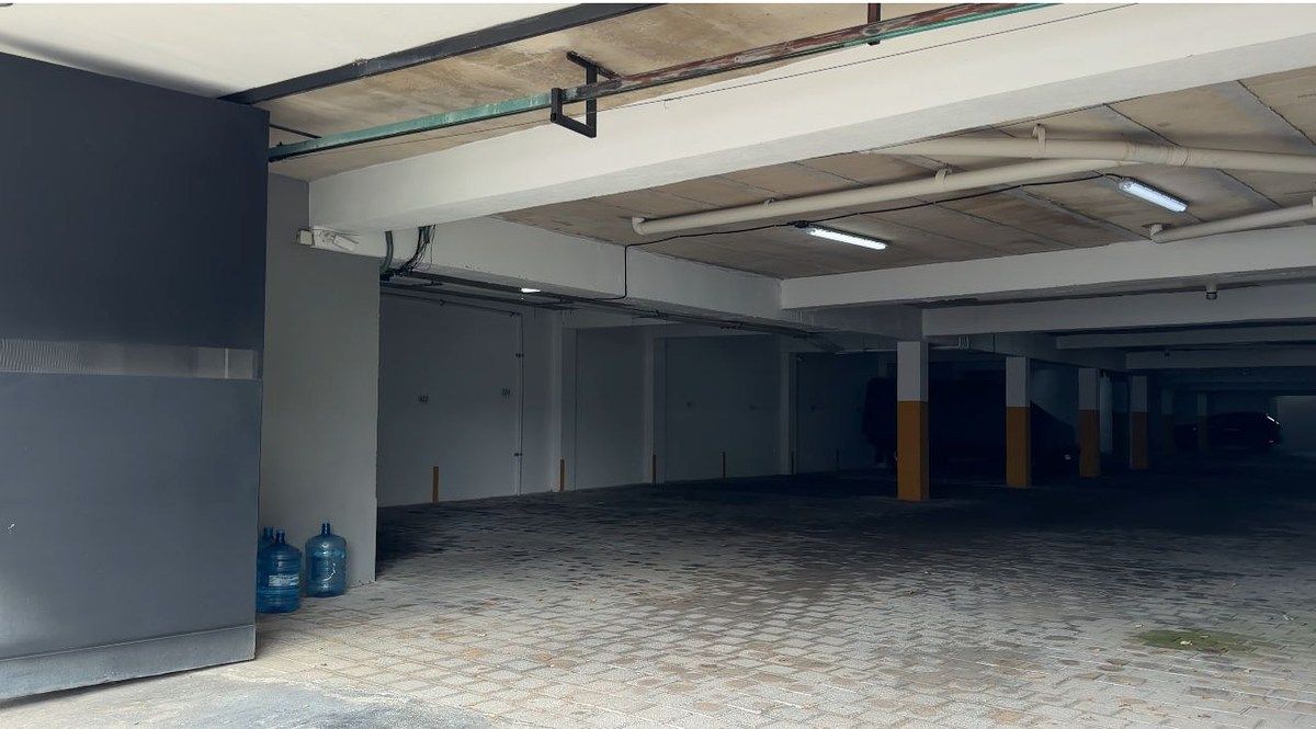 21 de 21: estacionamiento