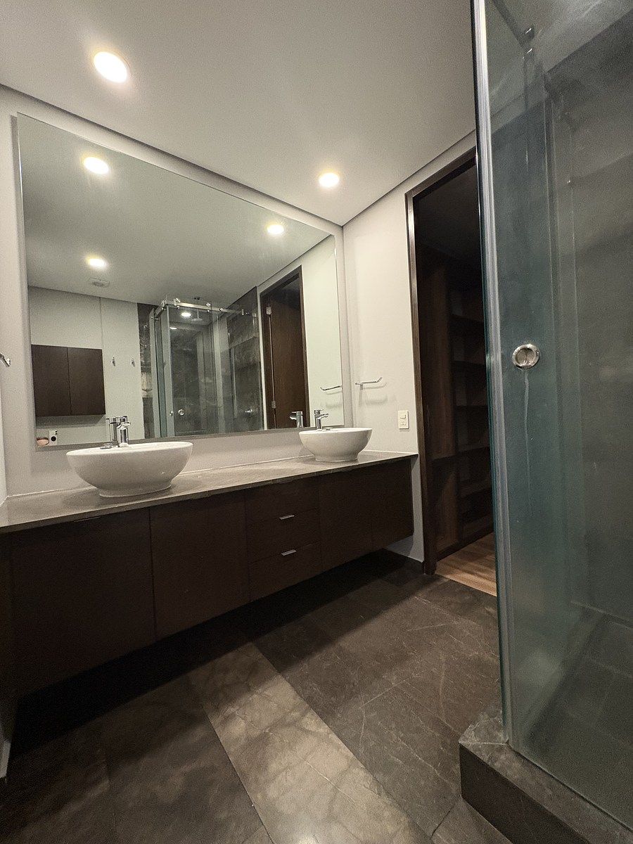 9 de 36: Baño recamara principal