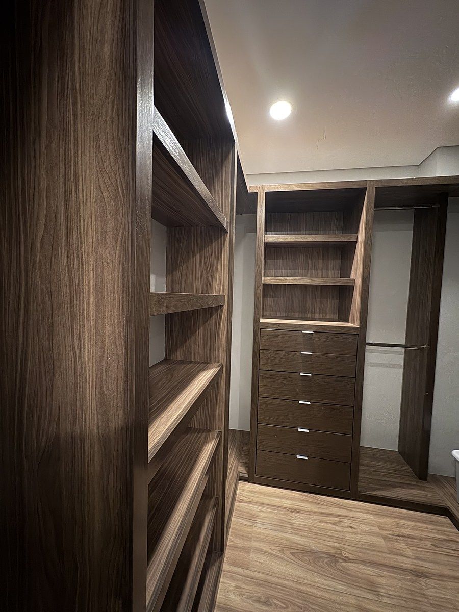 7 de 36: Walk-in-closet recamara principal