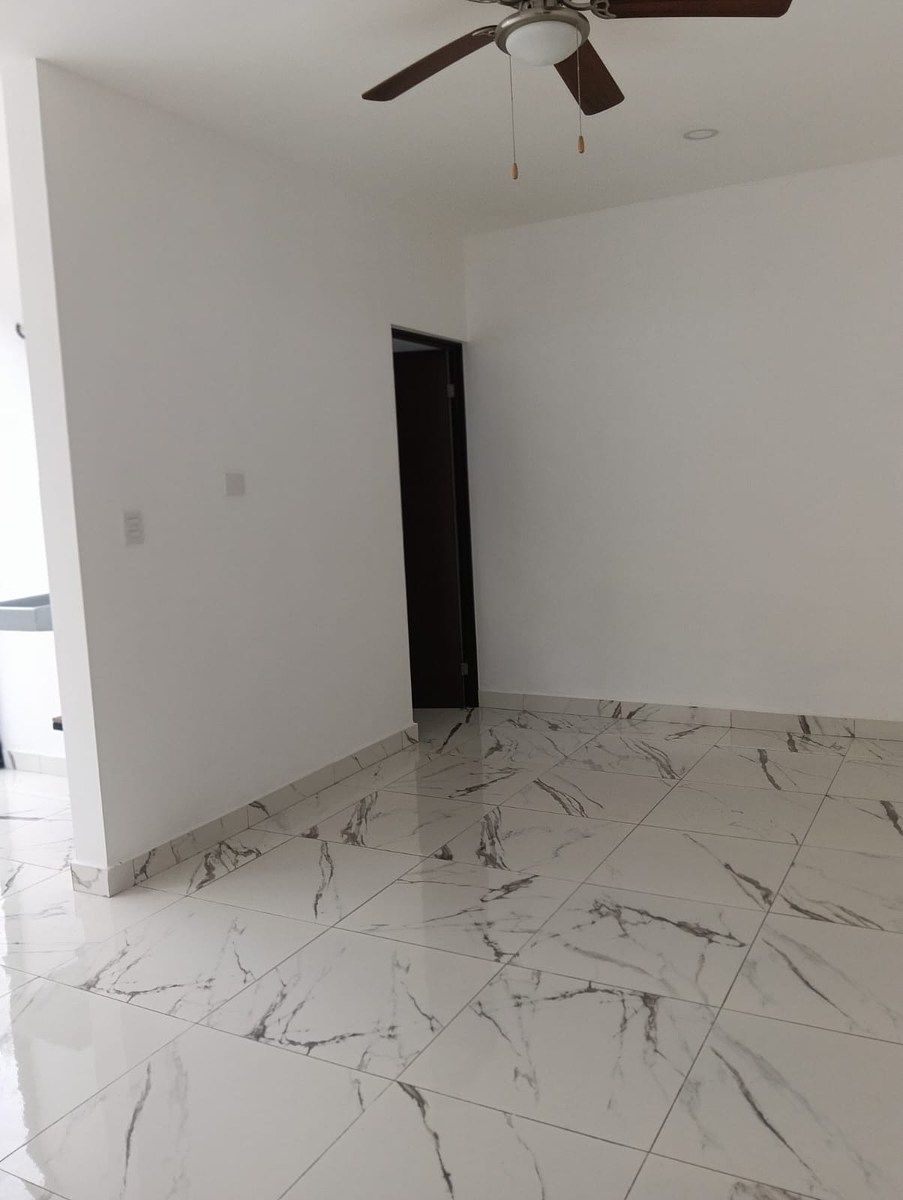 13 de 37: Cuarto de servicio con baño