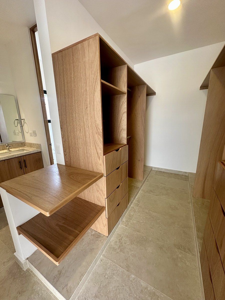 12 de 38: Closet Vestidor PB