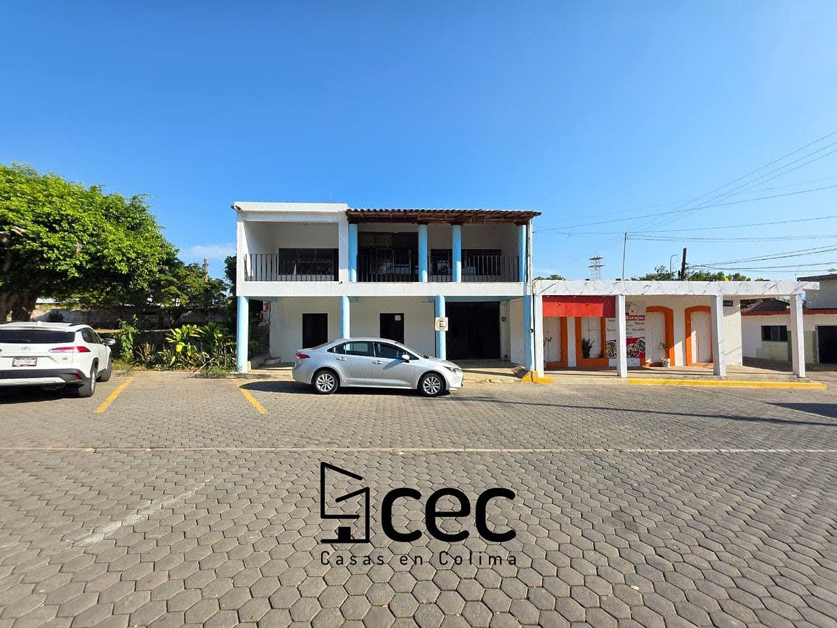 Casa de 2 Plantas con Local Comercial, 3 Recámaras, 2 Baños, Cochera para 1 Auto