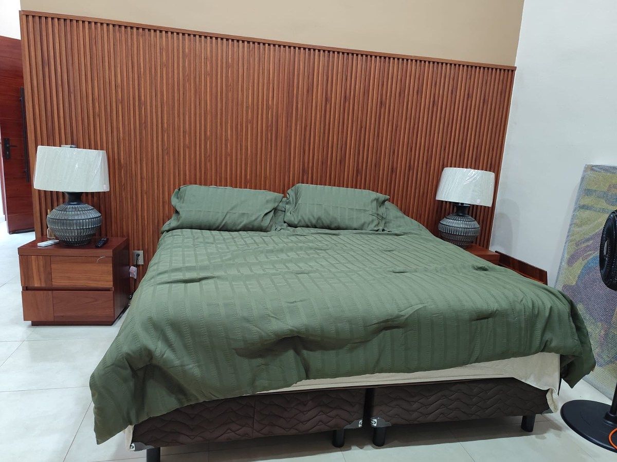 12 of 35: Cama king size