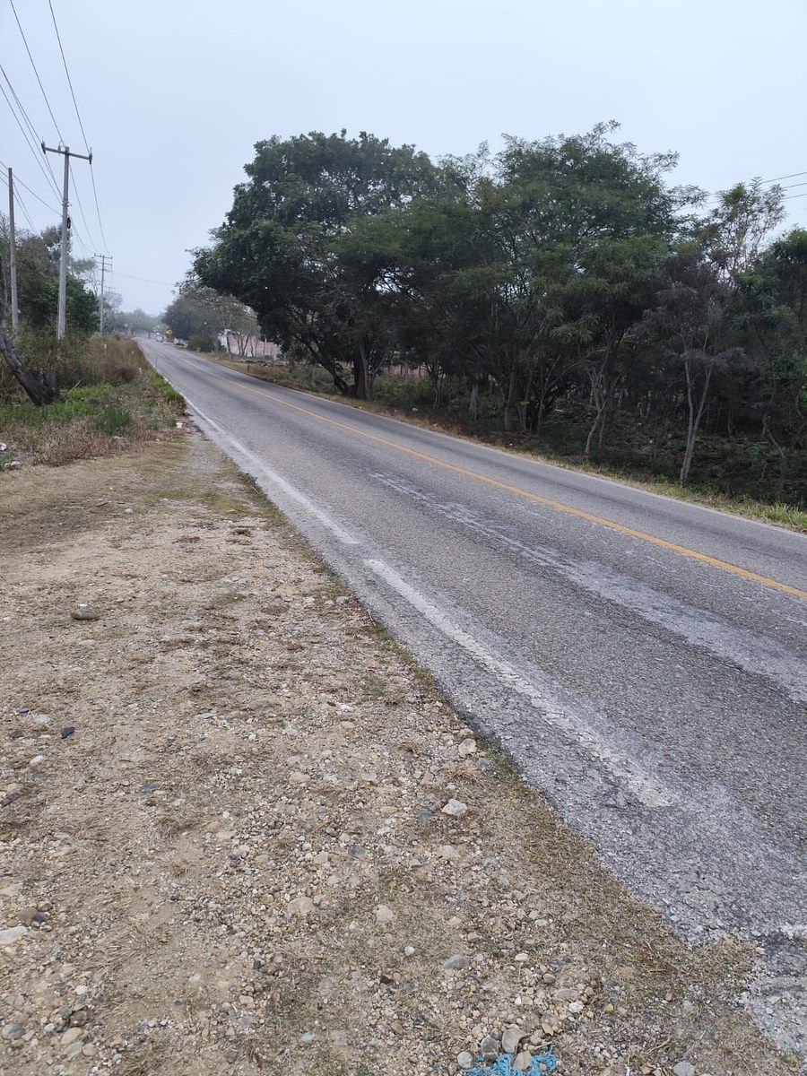 35 of 35: Acceso a orilla de carretera