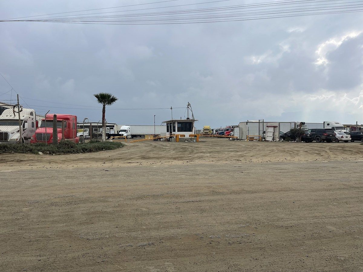 5 de 19: Entrada al terreno