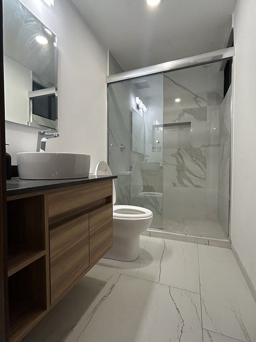 13 of 22: Baño compartido