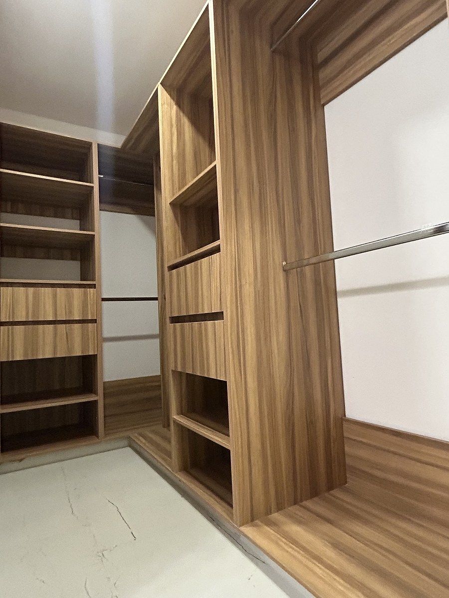 15 of 22: Vestidor de recámara principal