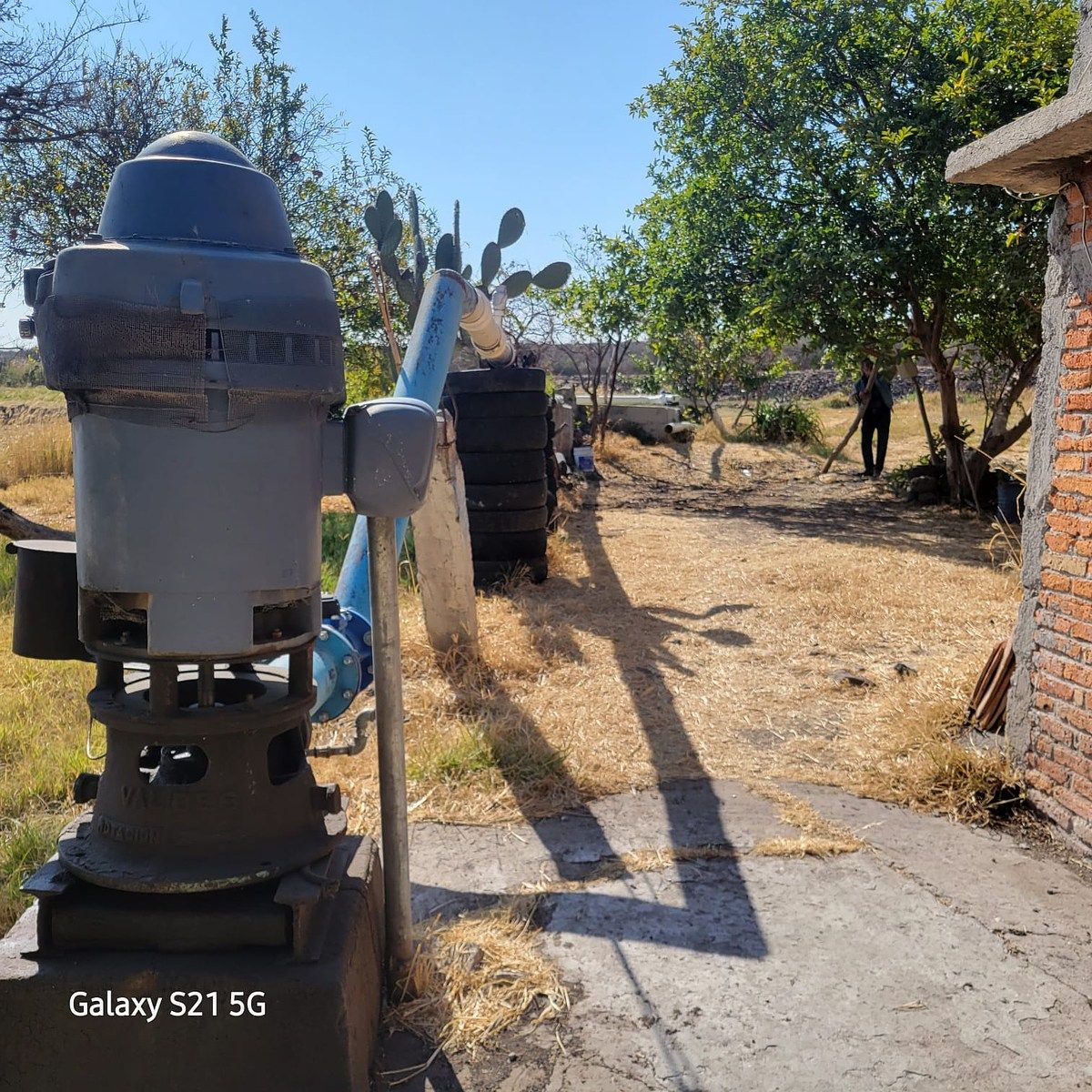 15 de 17: BOMBA DEL POZO FUNCIONANDO
