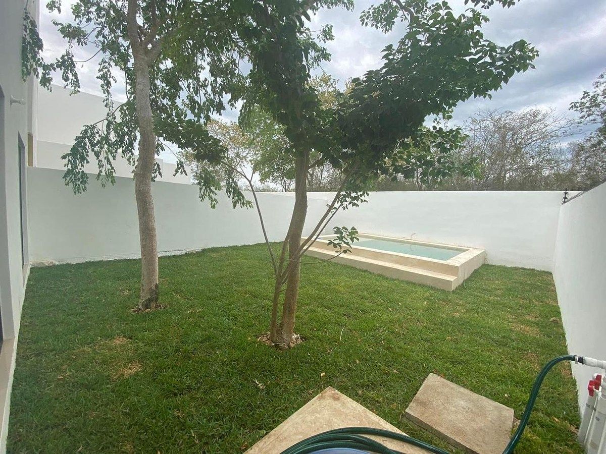 10 of 10: Patio con piscina