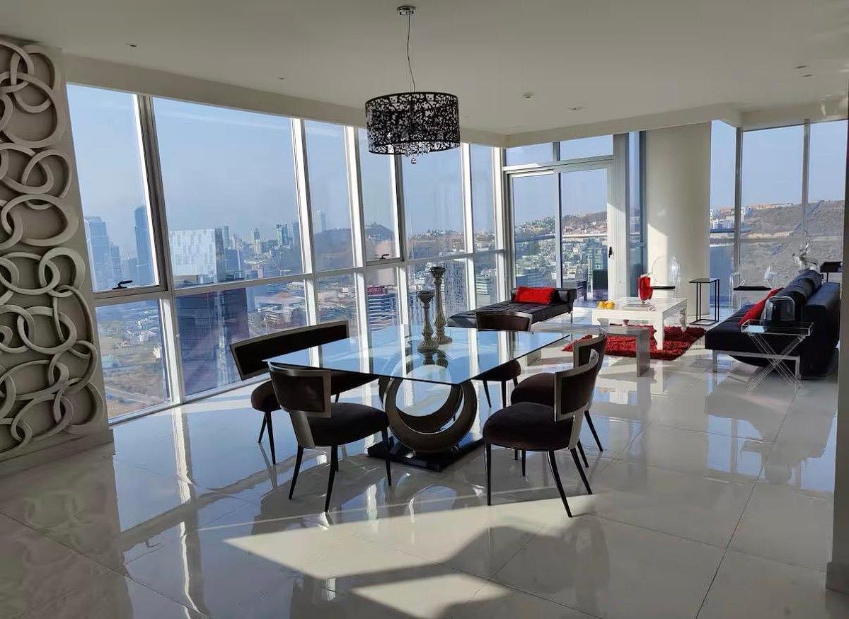 4 de 13: Comedor y sala con vista panoramica