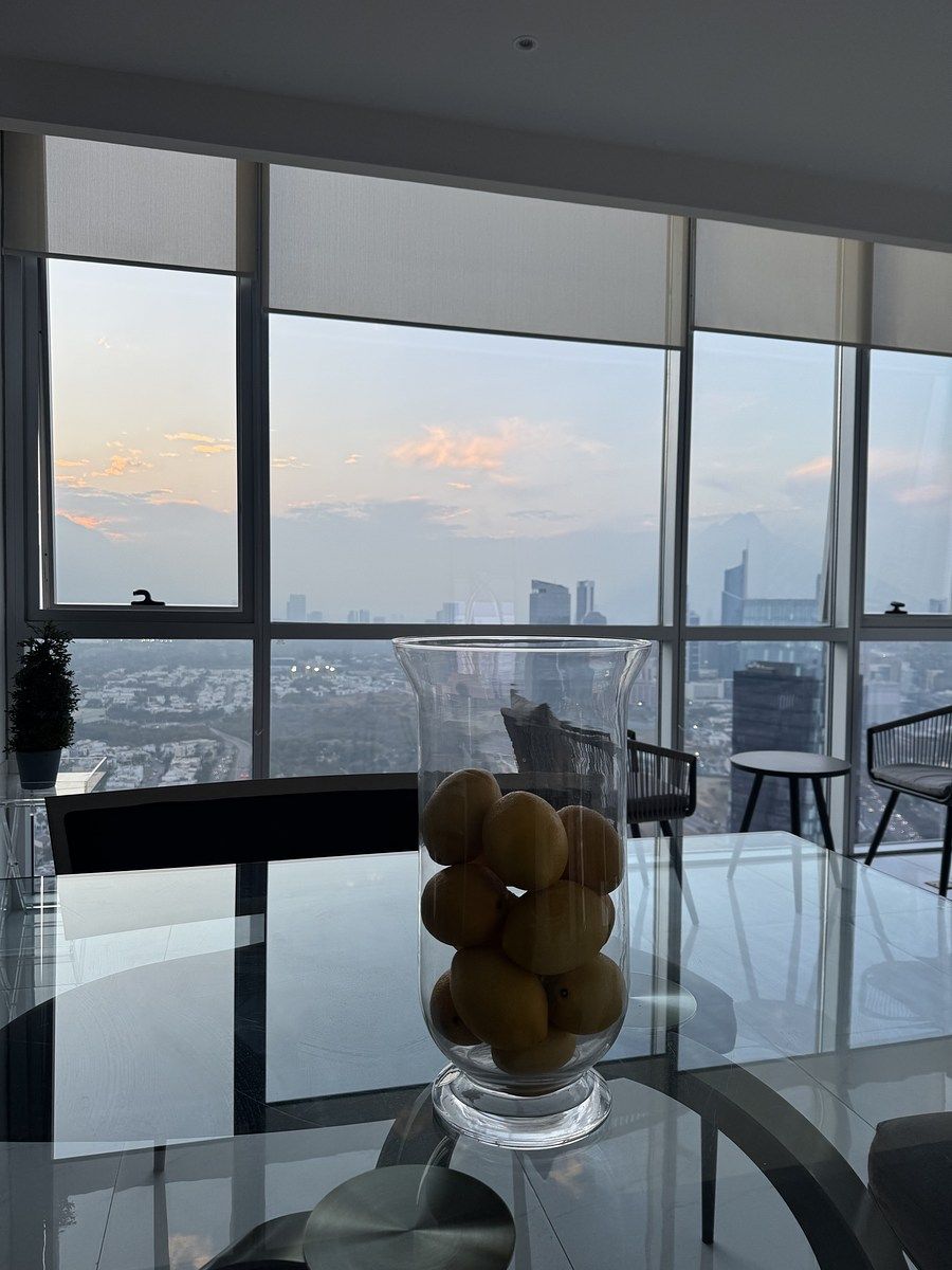 3 of 12: Comedor con vista panorámica