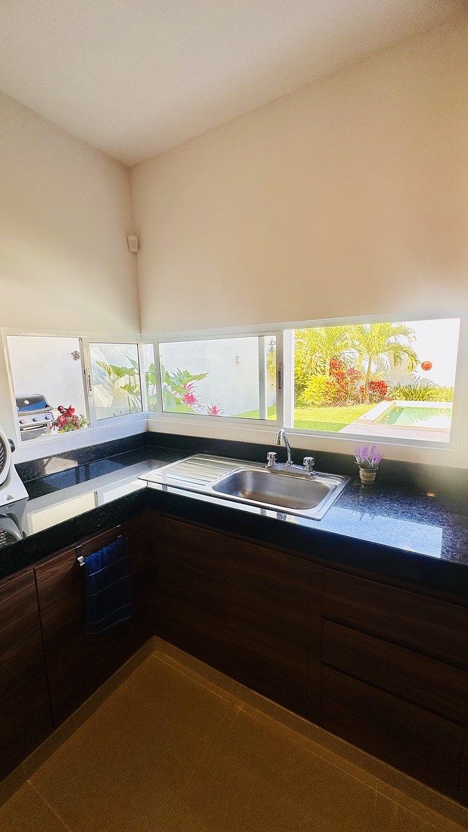 16 of 48: Tarja vista al patio