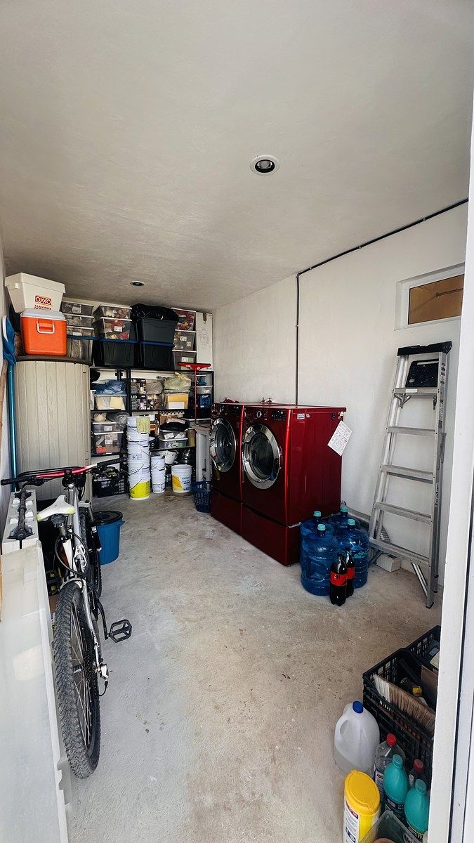 21 of 48: Bodega lavadero