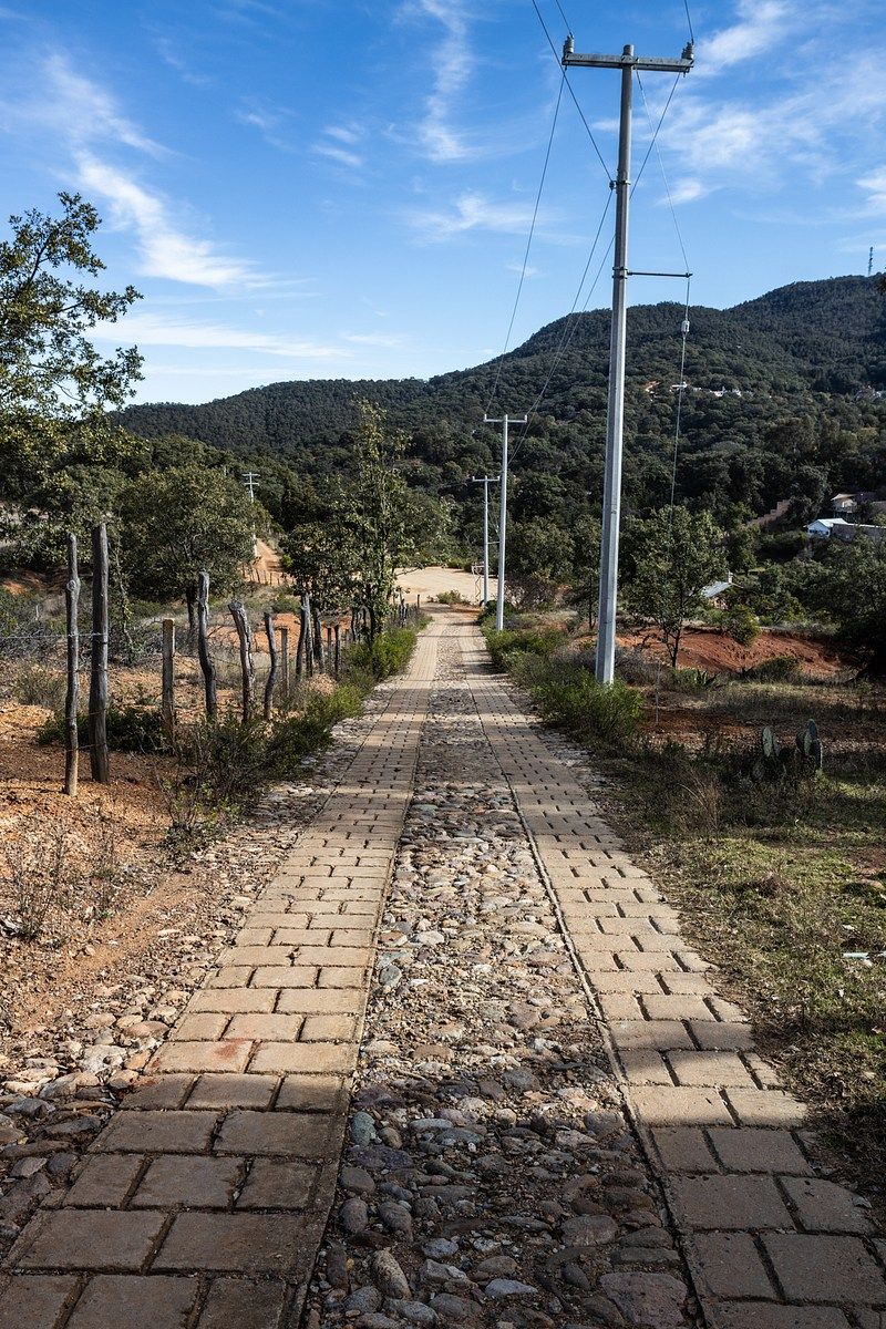 4 de 13: Acceso desde la carretera Gto-Dolores Hidalgo.
