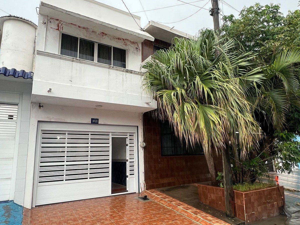Casa en venta en Col. Flores Magón. VERACRUZ, VER. A 2 CUADRAS DEL BOULEVARD