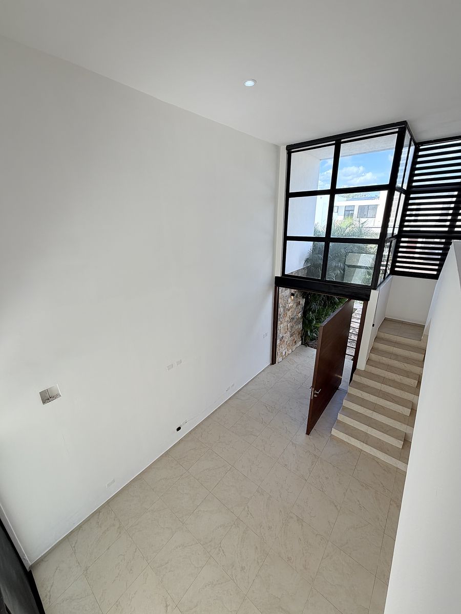 2 of 15: Sala a Doble Altura