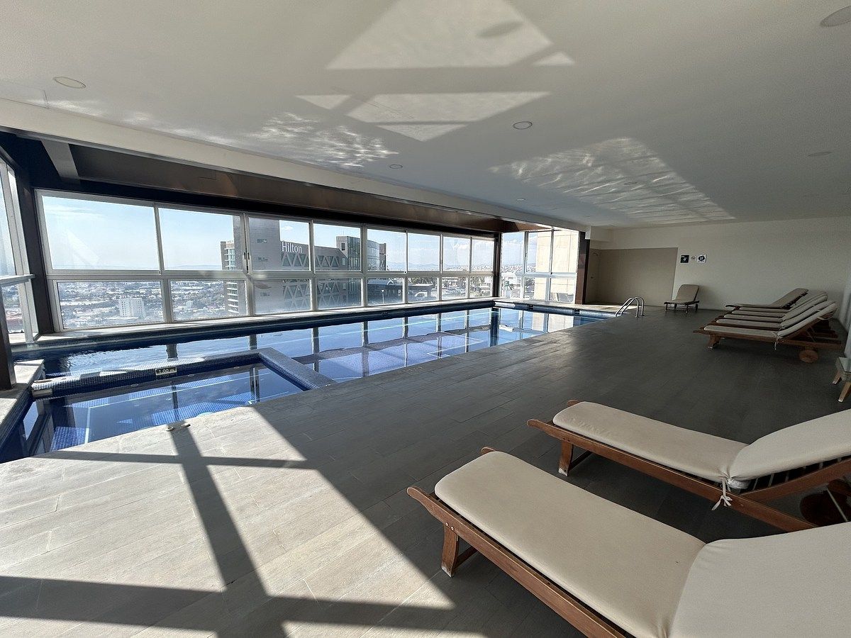 4 de 19: Piscina techada