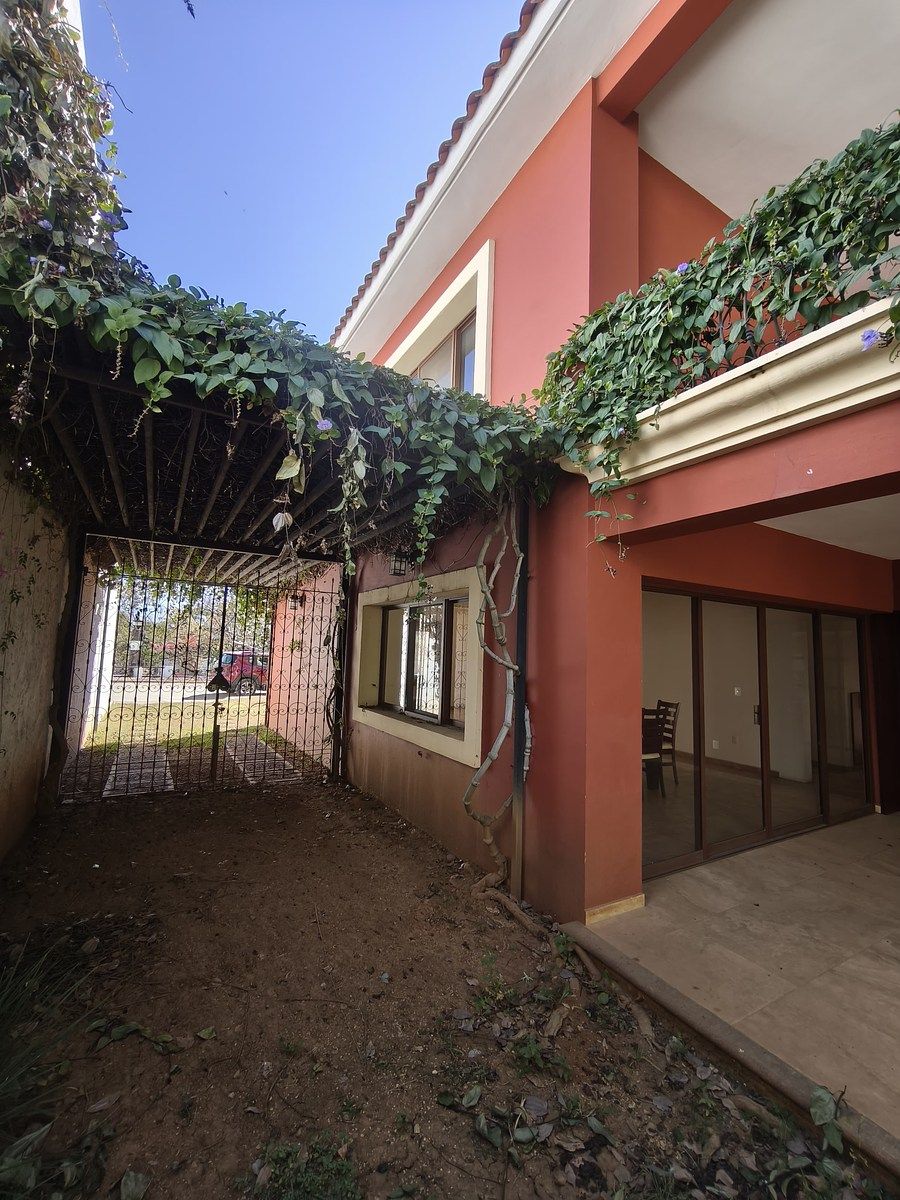 5 de 39: Cochera y terraza planta baja