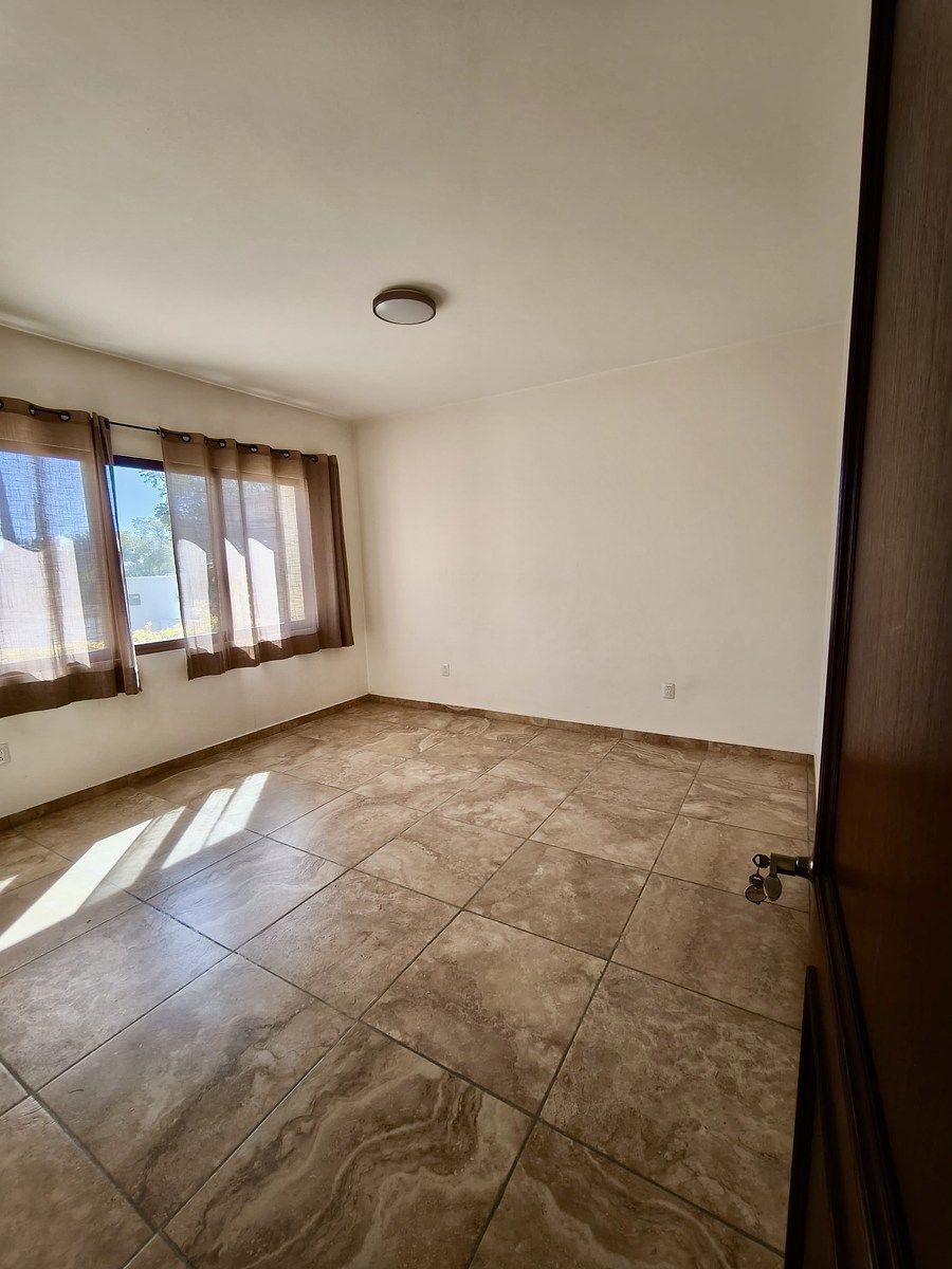 14 de 39: Recámara y/o oficina en planta baja