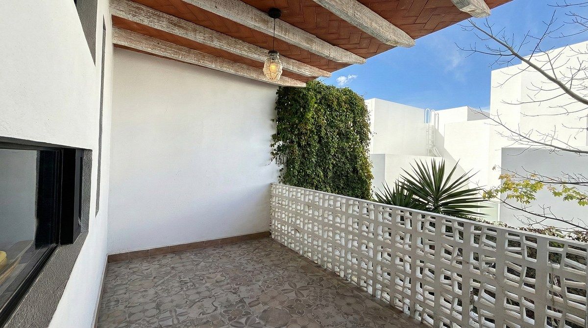 8 de 32: TERRAZA TECHADA