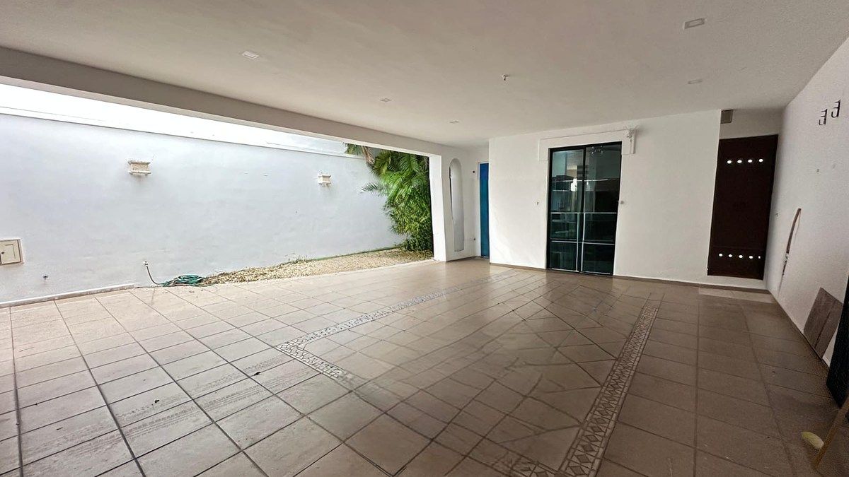 3 de 19: GARAGE TECHADO