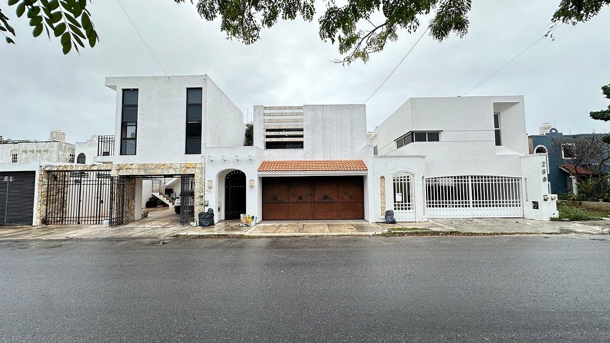 1 de 19: CASA SOBRE AVENIDA