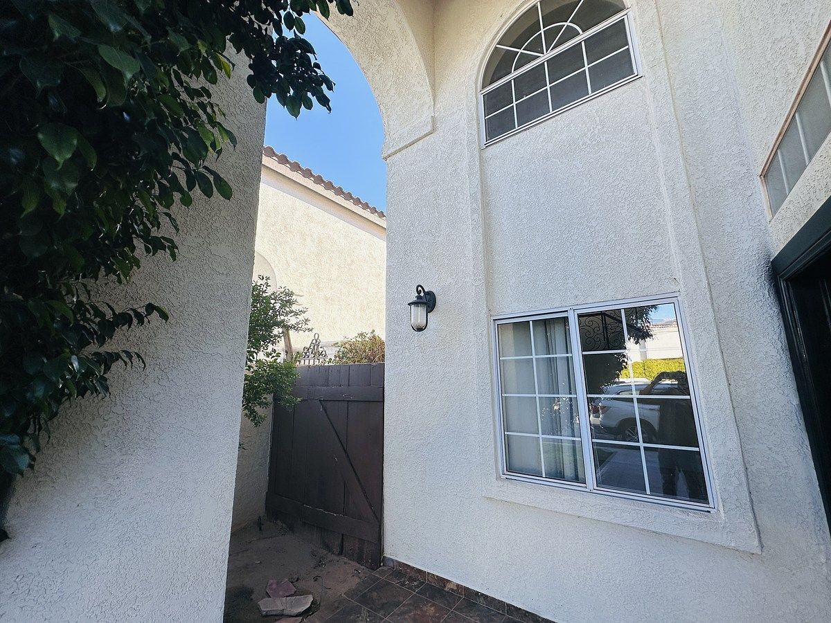 6 de 49: Pasillo exterior