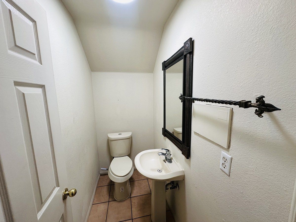 11 de 49: Baño piso 1